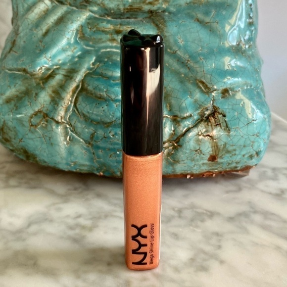 NYX New Mega Shine Lip Gloss in Chestnut LG117 - Picture 1 of 8